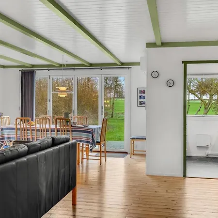 Stunning In With 4 Bedrooms And Wifi *