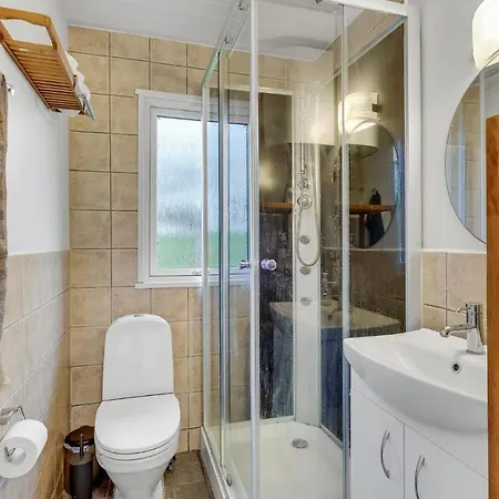 Stunning In With 4 Bedrooms And Wifi *